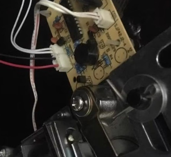Circuit board and wiring inside an electronic safe lock mechanism